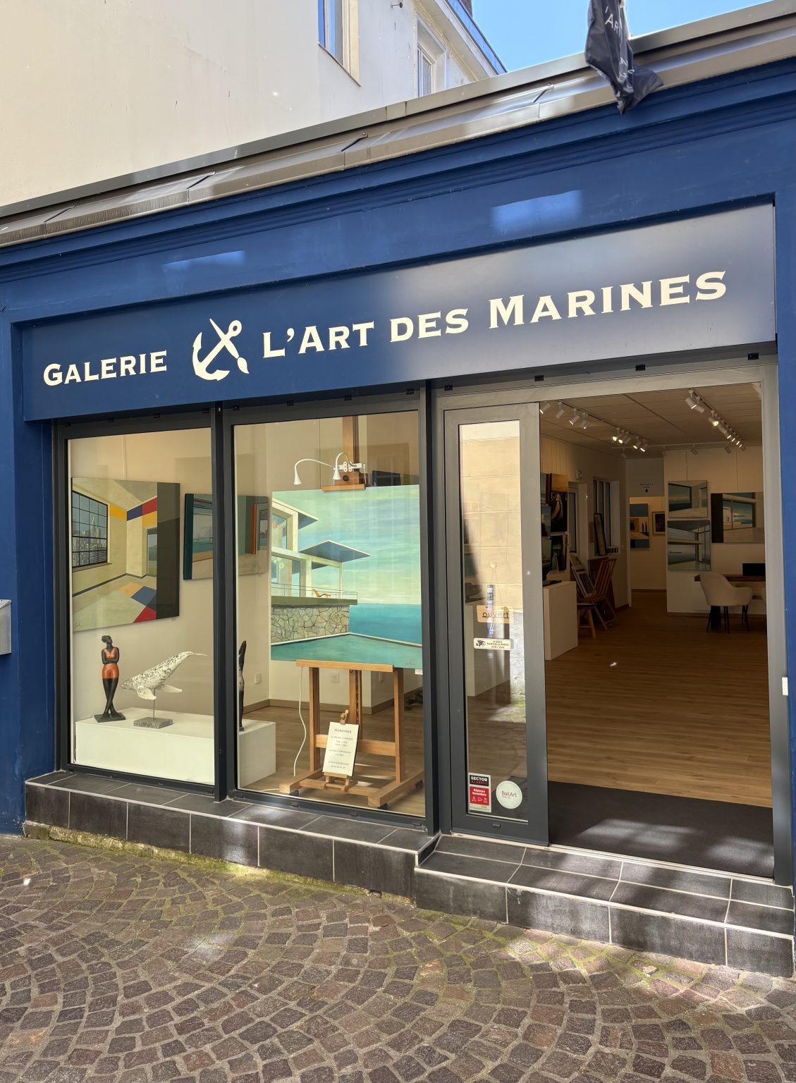 photo extérieur de la galerie l'Art des Marines à Rouen, galerie d'art sur le thème de la mer à Rouen, peintres officiels de la marine