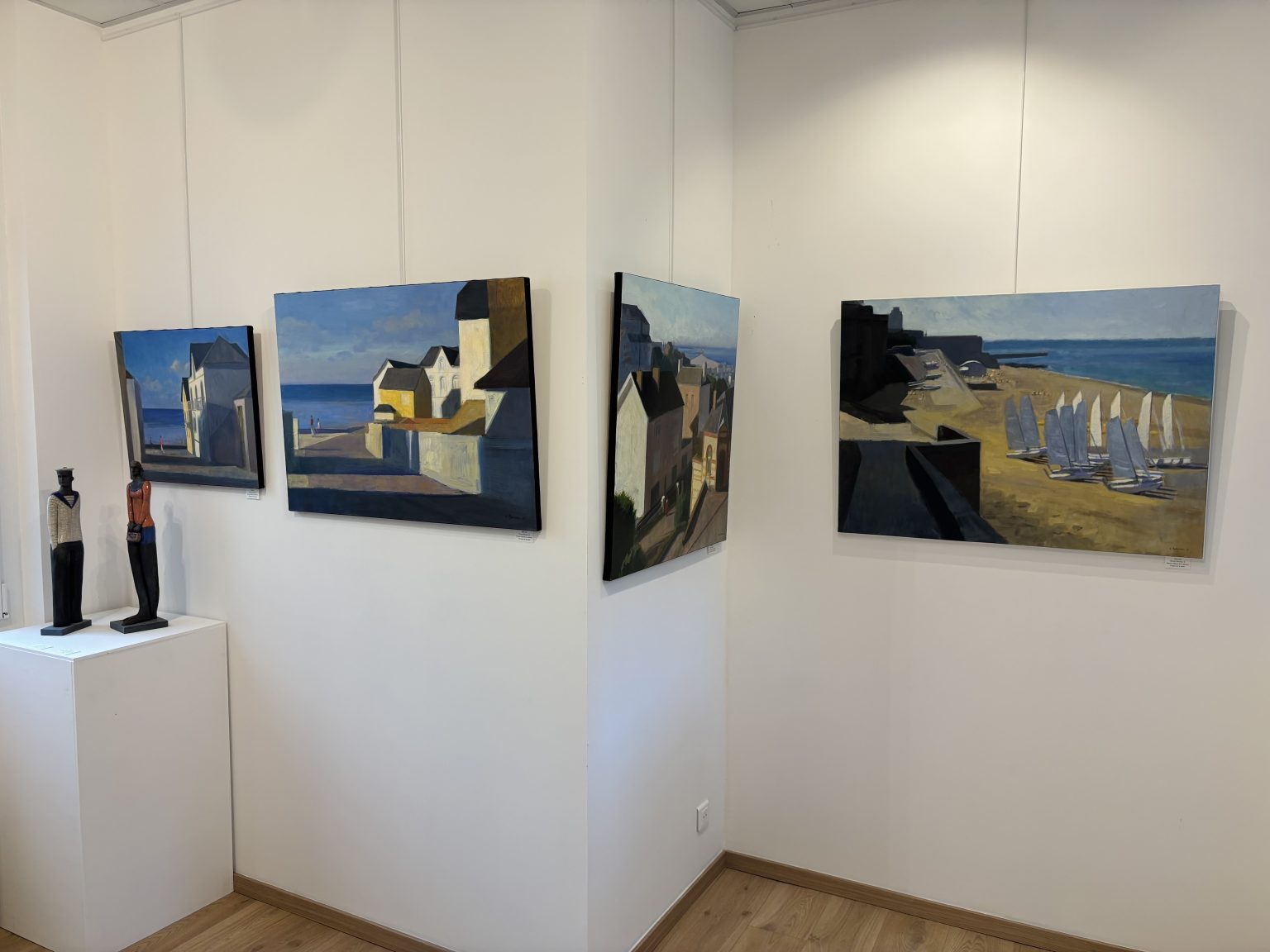 Photo de la Galerie l'Art des Marines : exposition d'olivier Desvaux et Sylvie du Plessis, Peintres officiel de la Marine à Rouen